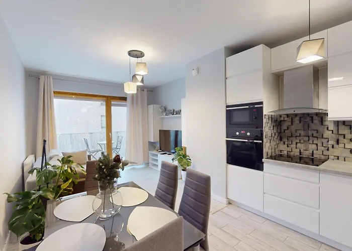 Family House Near The Market Square -Perfect For Family & Business Stays - Ksiecia Witolda Street 500 Steps To Market Square - 2 Bedrooms,2 Parking Places