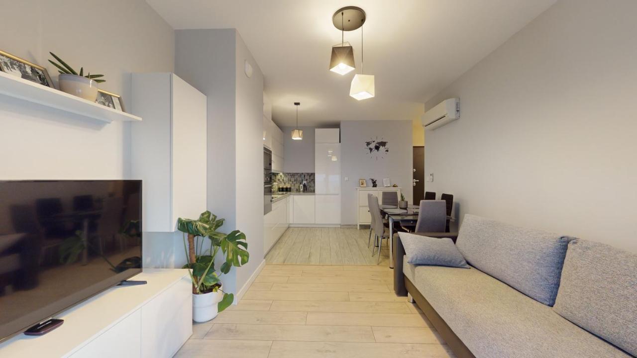 Family House Near The Market Square -Perfect For Family & Business Stays - Ksiecia Witolda Street 500 Steps To Market Square - 2 Bedrooms,2 Parking Places Apartment