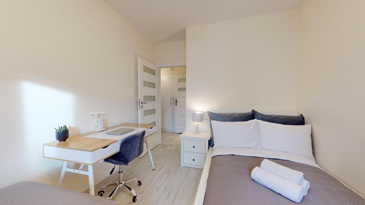 Family House Near The Market Square -Perfect For Family & Business Stays - Ksiecia Witolda Street 500 Steps To Market Square - 2 Bedrooms,2 Parking Places