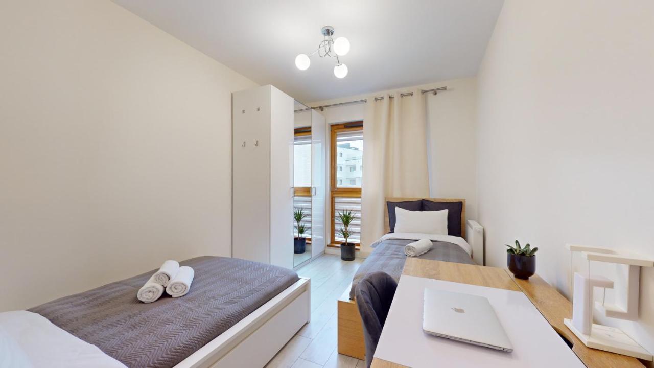 Family House Near The Market Square -Perfect For Family & Business Stays - Ksiecia Witolda Street 500 Steps To Market Square - 2 Bedrooms,2 Parking Places Apartment Wroclaw
