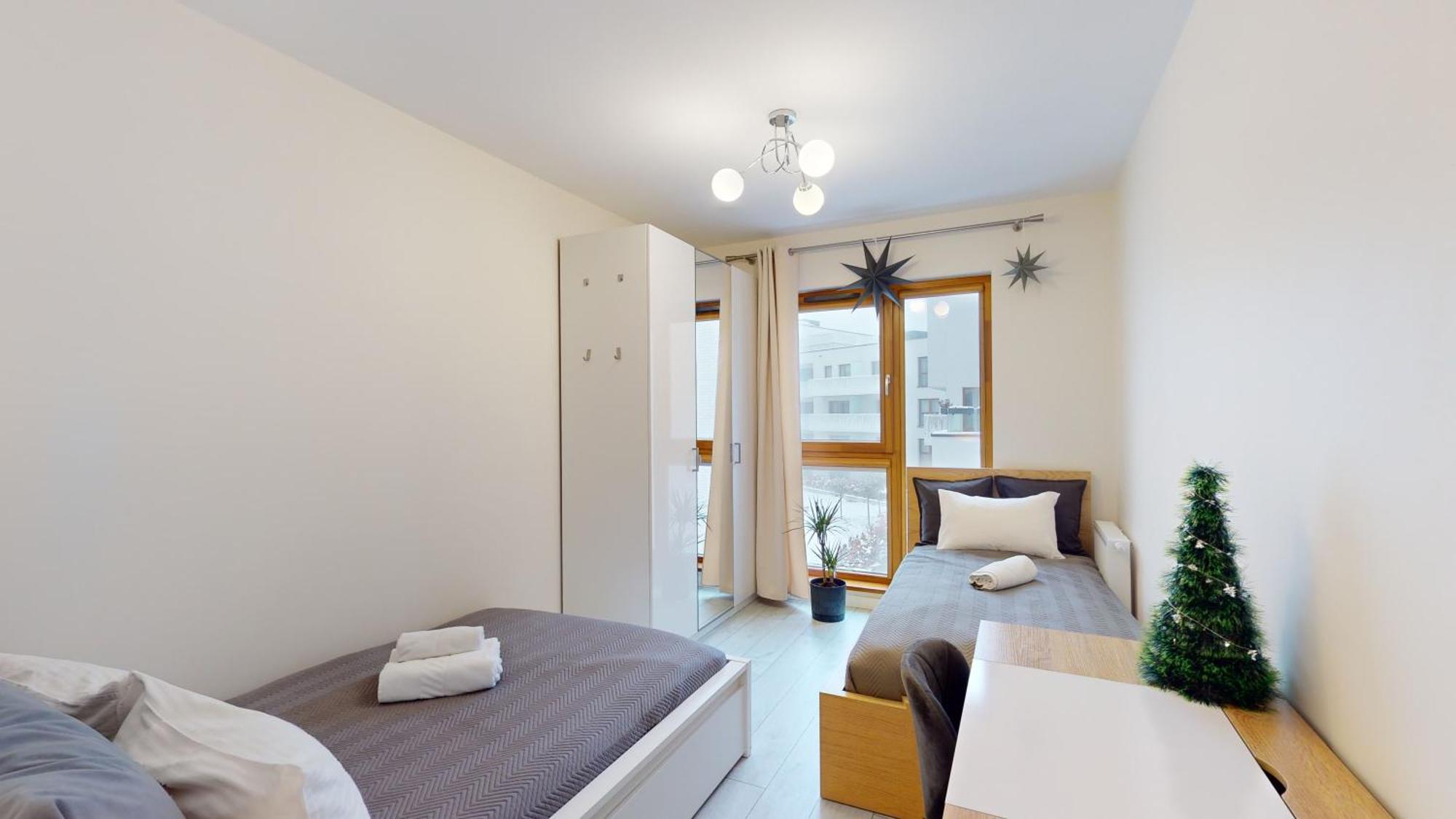 Apartment Family House Near The Market Square -Perfect For Family & Business Stays - Ksiecia Witolda Street 500 Steps To Market Square - 2 Bedrooms,2 Parking Places Wroclaw