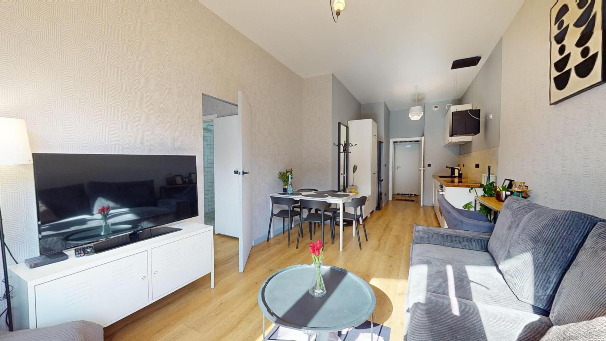 Family House Near The Market Square -Perfect For Family & Business Stays - Ksiecia Witolda Street 500 Steps To Market Square - 2 Bedrooms,2 Parking Places *