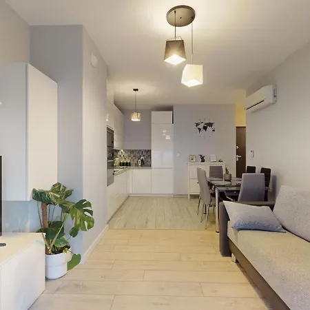 Family House Near The Market Square -Perfect For Family & Business Stays - Ksiecia Witolda Street 500 Steps To Market Square - 2 Bedrooms,2 Parking Places Wroclaw Exterior photo
