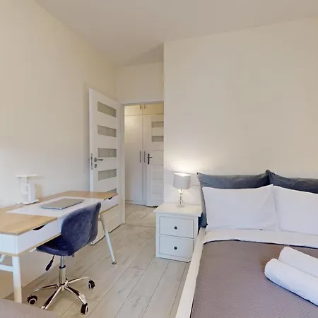 Family House Near The Market Square -Perfect For Family & Business Stays - Ksiecia Witolda Street 500 Steps To Market Square - 2 Bedrooms,2 Parking Places Wroclaw Exterior photo