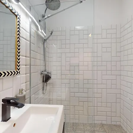 Family House Near The Market Square -Perfect For Family & Business Stays - Ksiecia Witolda Street 500 Steps To Market Square - 2 Bedrooms,2 Parking Places Wroclaw Exterior photo