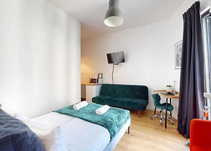 Family House Near The Market Square -Perfect For Family & Business Stays - Ksiecia Witolda Street 500 Steps To Market Square - 2 Bedrooms,2 Parking Places