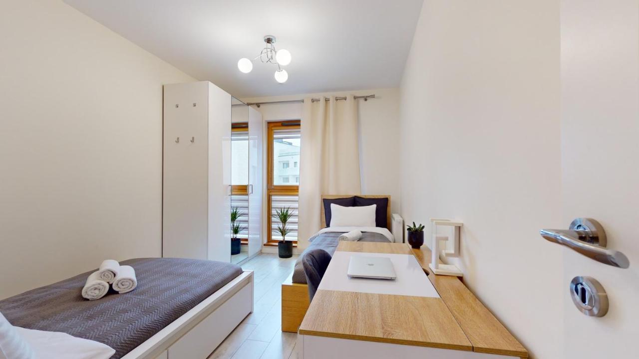 Apartment Family House Near The Market Square -Perfect For Family & Business Stays - Ksiecia Witolda Street 500 Steps To Market Square - 2 Bedrooms,2 Parking Places *