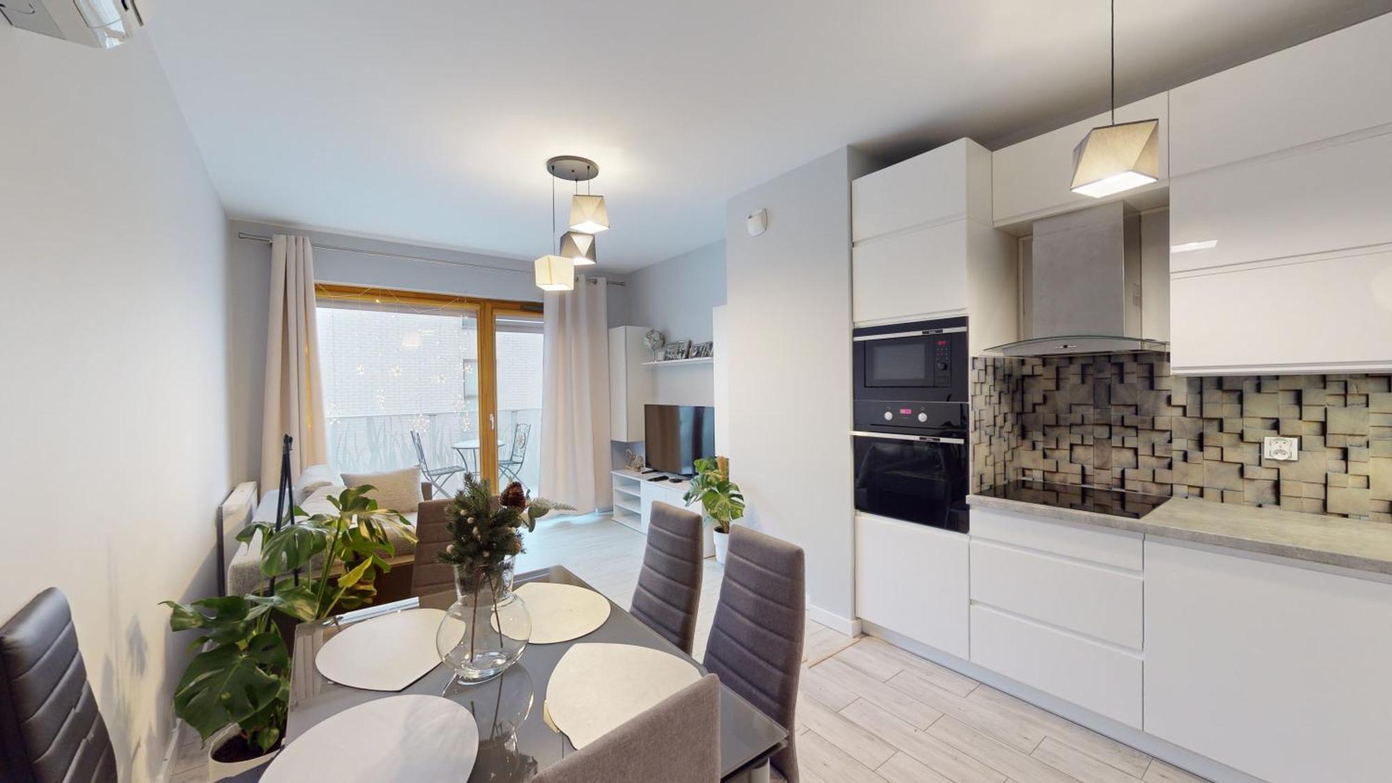 Family House Near The Market Square -Perfect For Family & Business Stays - Ksiecia Witolda Street 500 Steps To Market Square - 2 Bedrooms,2 Parking Places Wroclaw