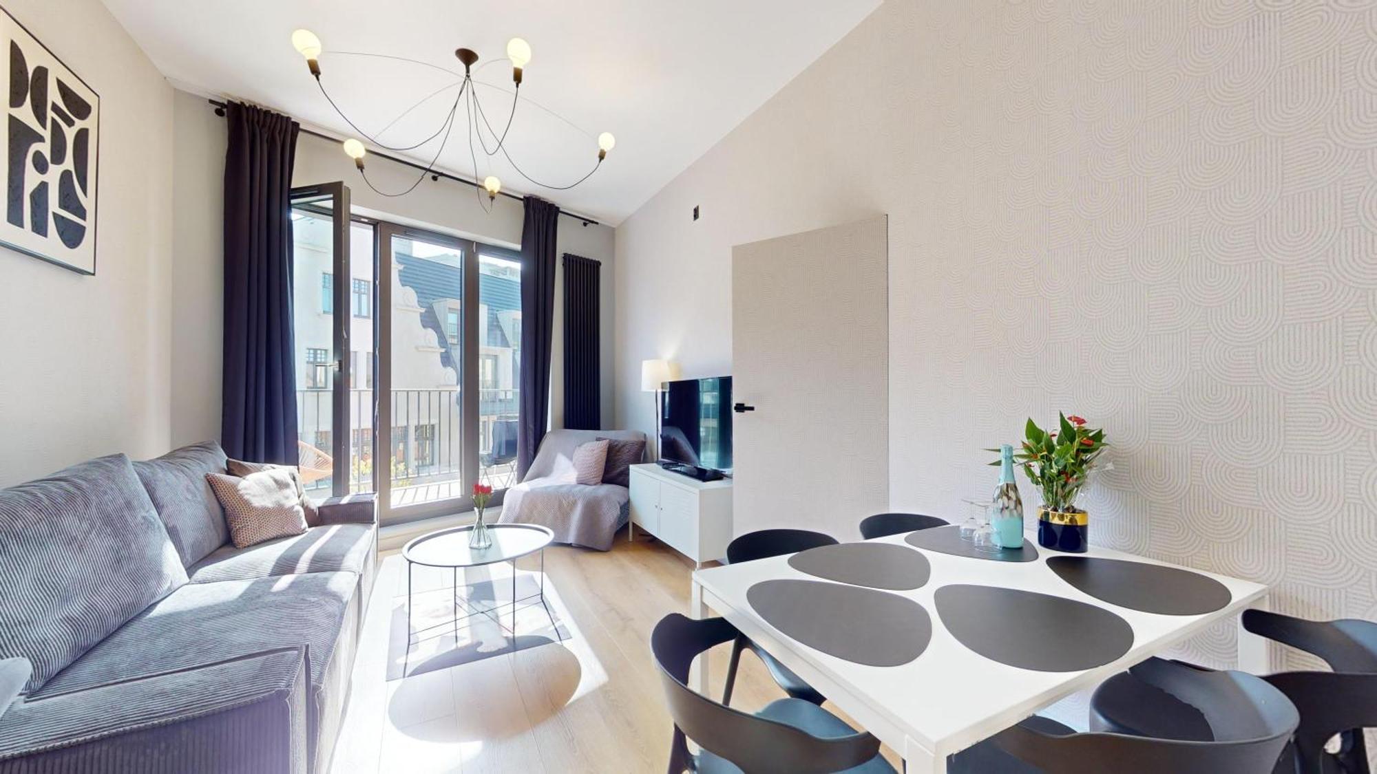 Apartment Family House Near The Market Square -Perfect For Family & Business Stays - Ksiecia Witolda Street 500 Steps To Market Square - 2 Bedrooms,2 Parking Places