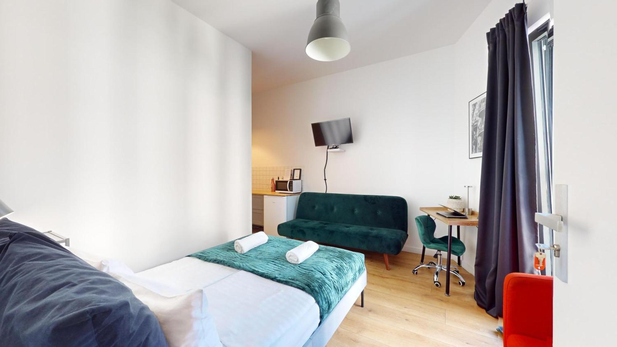 Family House Near The Market Square -Perfect For Family & Business Stays - Ksiecia Witolda Street 500 Steps To Market Square - 2 Bedrooms,2 Parking Places Apartment *