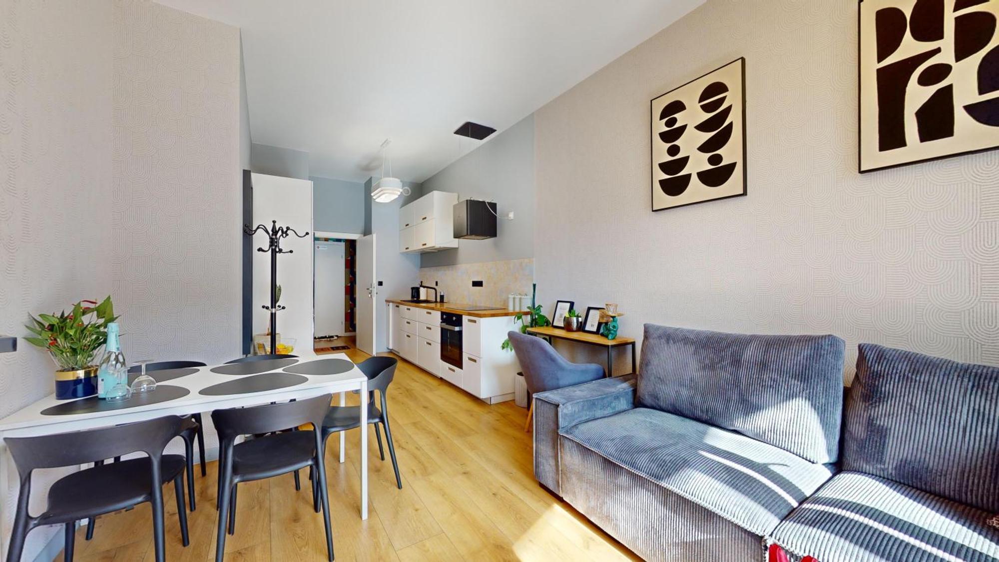 Apartment Family House Near The Market Square -Perfect For Family & Business Stays - Ksiecia Witolda Street 500 Steps To Market Square - 2 Bedrooms,2 Parking Places *