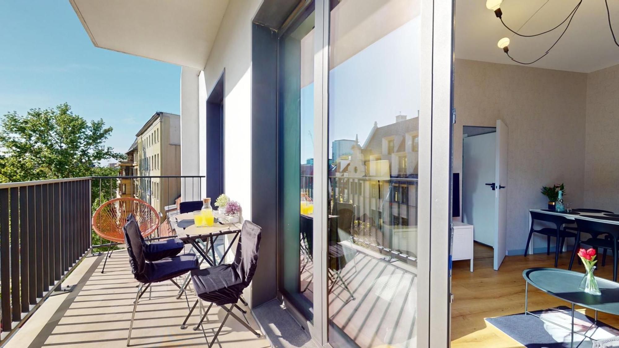 Family House Near The Market Square -Perfect For Family & Business Stays - Ksiecia Witolda Street 500 Steps To Market Square - 2 Bedrooms,2 Parking Places Apartment Wroclaw