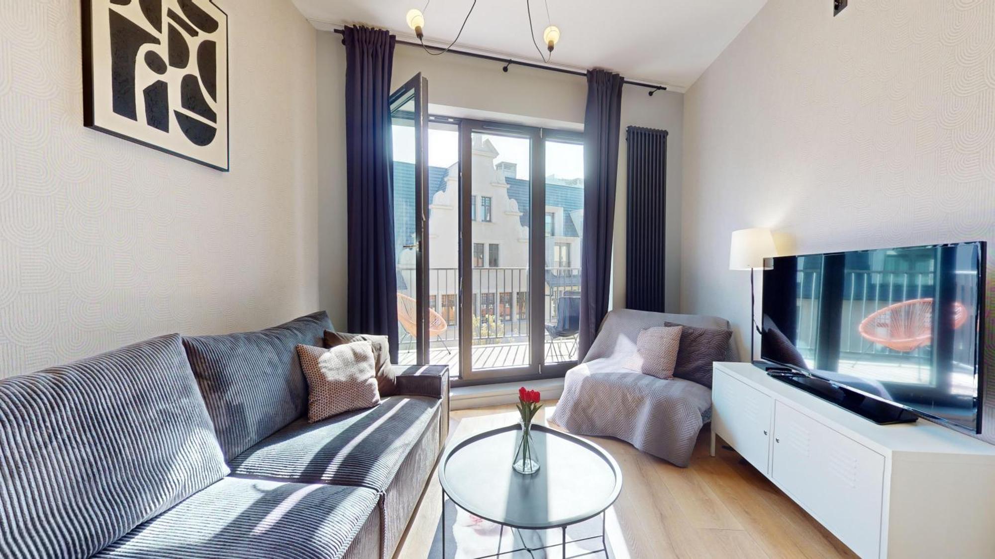 Family House Near The Market Square -Perfect For Family & Business Stays - Ksiecia Witolda Street 500 Steps To Market Square - 2 Bedrooms,2 Parking Places Wroclaw