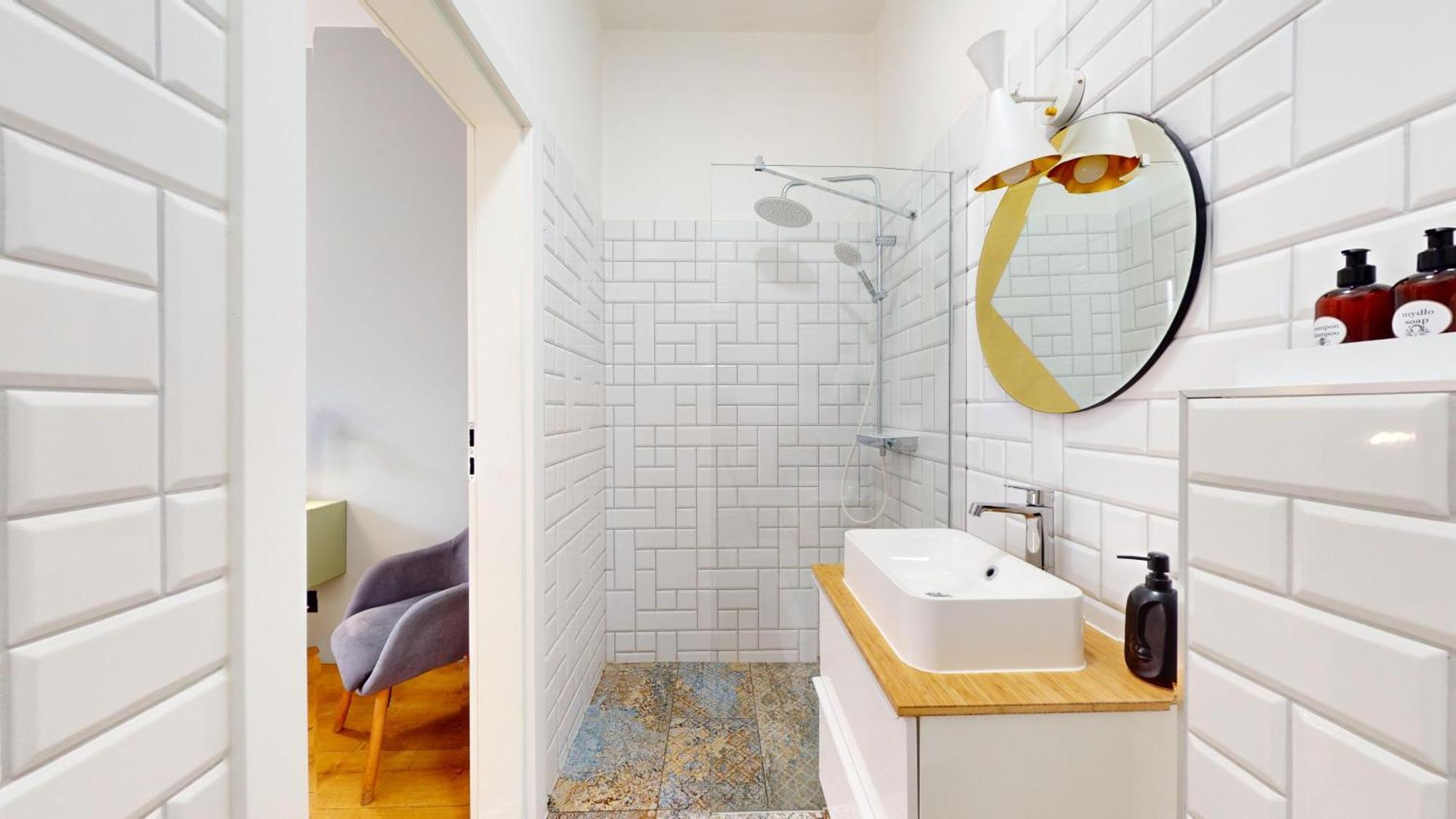 Family House Near The Market Square -Perfect For Family & Business Stays - Ksiecia Witolda Street 500 Steps To Market Square - 2 Bedrooms,2 Parking Places * Wroclaw